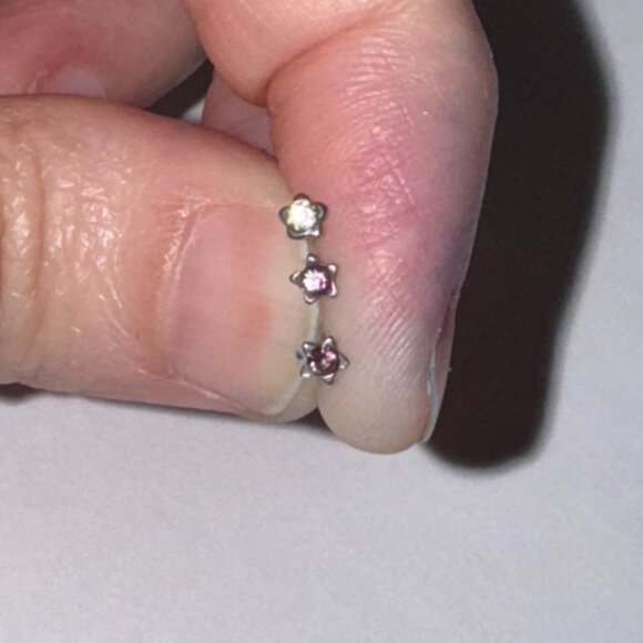 20 Gauge Purple Star Shaped Nose Rings - Picture 8 of 16